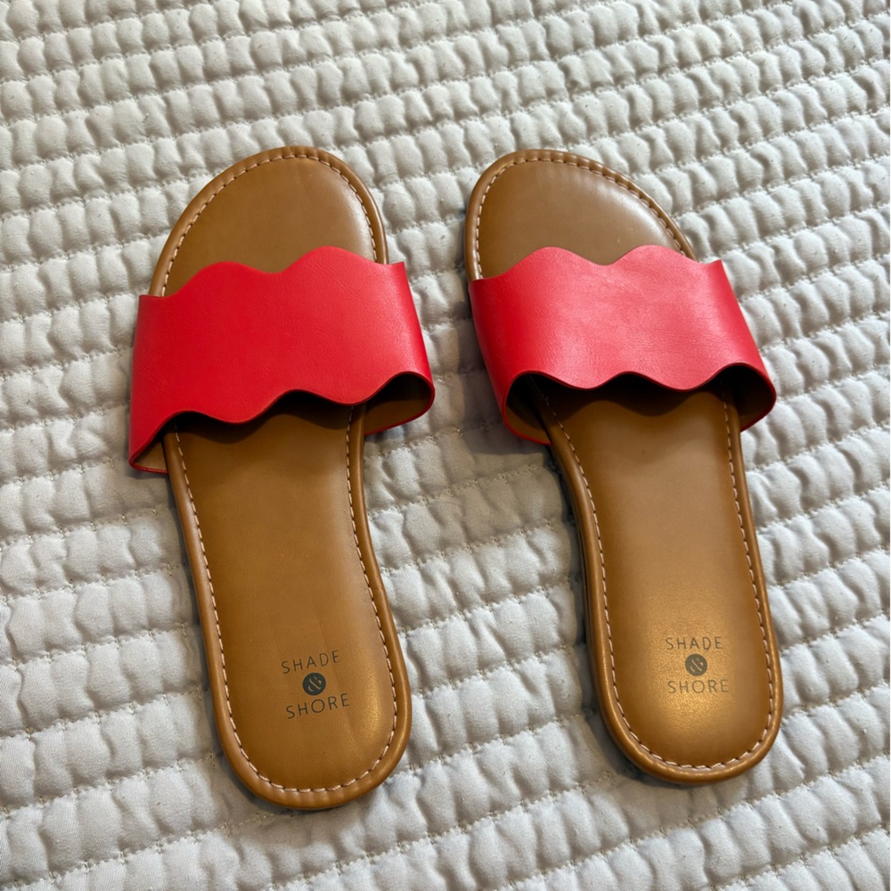 Shade & Shore Women's Red Scalloped Sandals